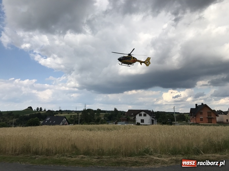 Zdjęcie w galerii na portalu naszraciborz.pl: W Brzeziu interweniowało lotnicze pogotowie ratunkowe. Poszkodowane dziecko wiadomości z regionu