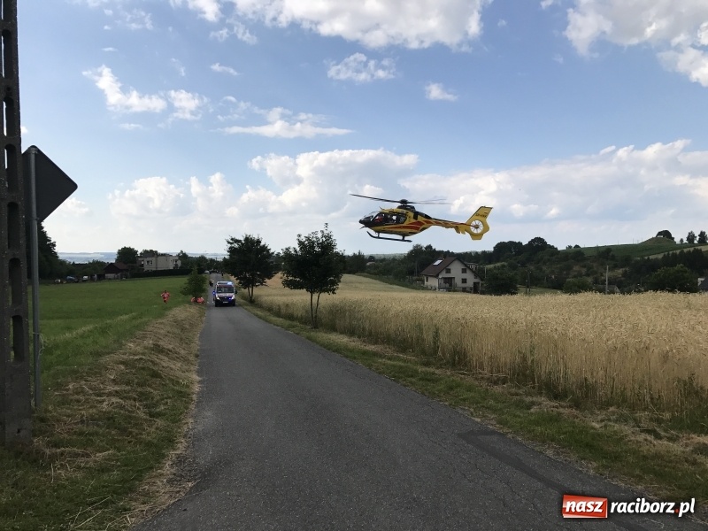 Zdjęcie w galerii na portalu naszraciborz.pl: W Brzeziu interweniowało lotnicze pogotowie ratunkowe. Poszkodowane dziecko wiadomości z regionu