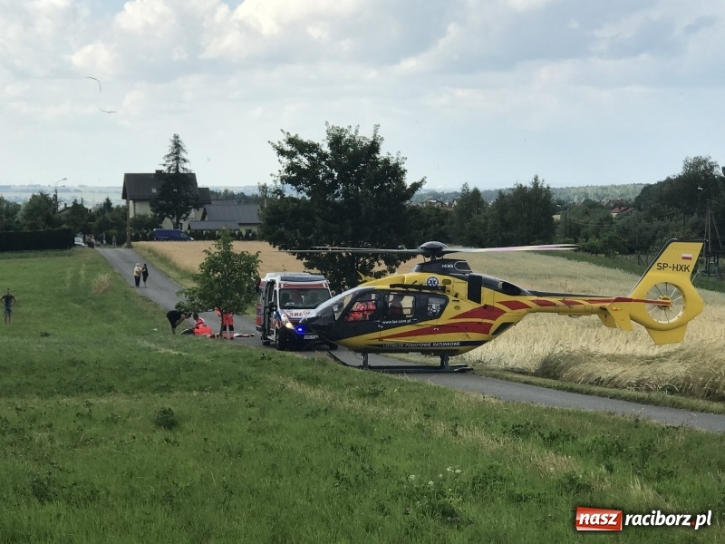 Zdjęcie w galerii na portalu naszraciborz.pl: W Brzeziu interweniowało lotnicze pogotowie ratunkowe. Poszkodowane dziecko wiadomości z regionu