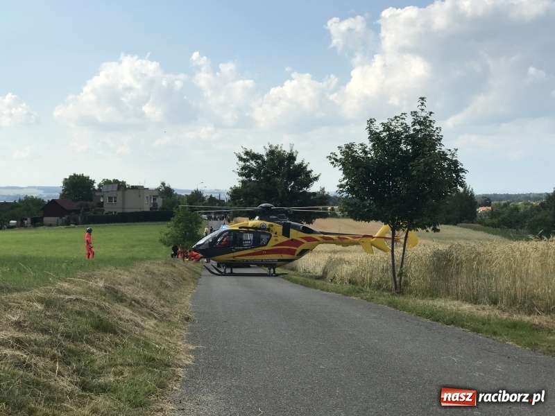 Zdjęcie w galerii na portalu naszraciborz.pl: W Brzeziu interweniowało lotnicze pogotowie ratunkowe. Poszkodowane dziecko wiadomości z regionu