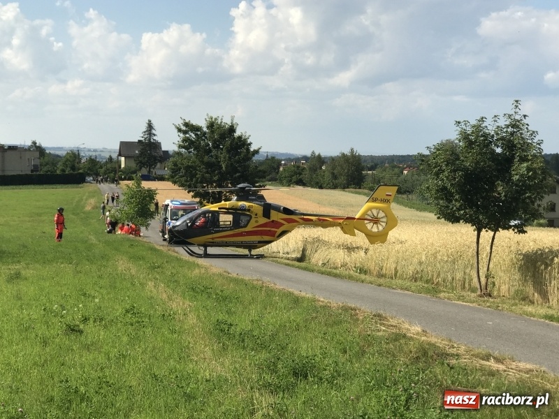 Zdjęcie w galerii na portalu naszraciborz.pl: W Brzeziu interweniowało lotnicze pogotowie ratunkowe. Poszkodowane dziecko wiadomości z regionu