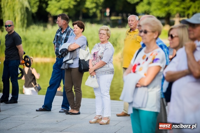 Zdjęcie w galerii na portalu naszraciborz.pl: Ruszyły koncerty letnie w parku Roth wiadomości z regionu