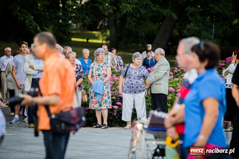 Zdjęcie w galerii na portalu naszraciborz.pl: Ruszyły koncerty letnie w parku Roth wiadomości z regionu