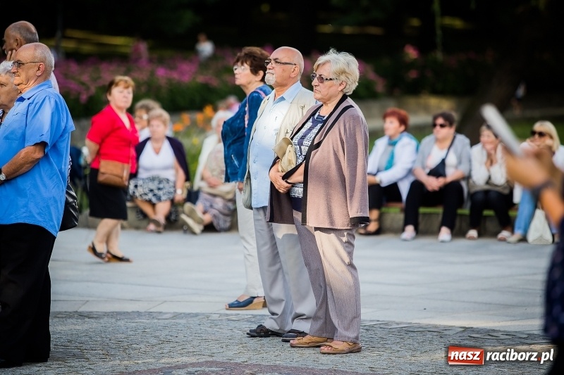 Zdjęcie w galerii na portalu naszraciborz.pl: Ruszyły koncerty letnie w parku Roth wiadomości z regionu