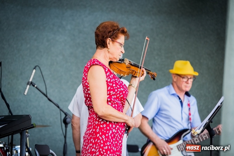 Zdjęcie w galerii na portalu naszraciborz.pl: Ruszyły koncerty letnie w parku Roth wiadomości z regionu