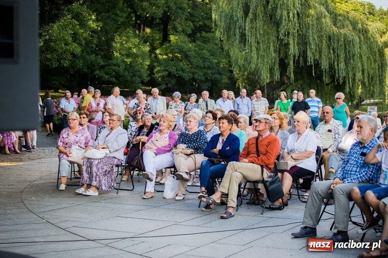 Zdjęcie w galerii na portalu naszraciborz.pl: Ruszyły koncerty letnie w parku Roth wiadomości z regionu