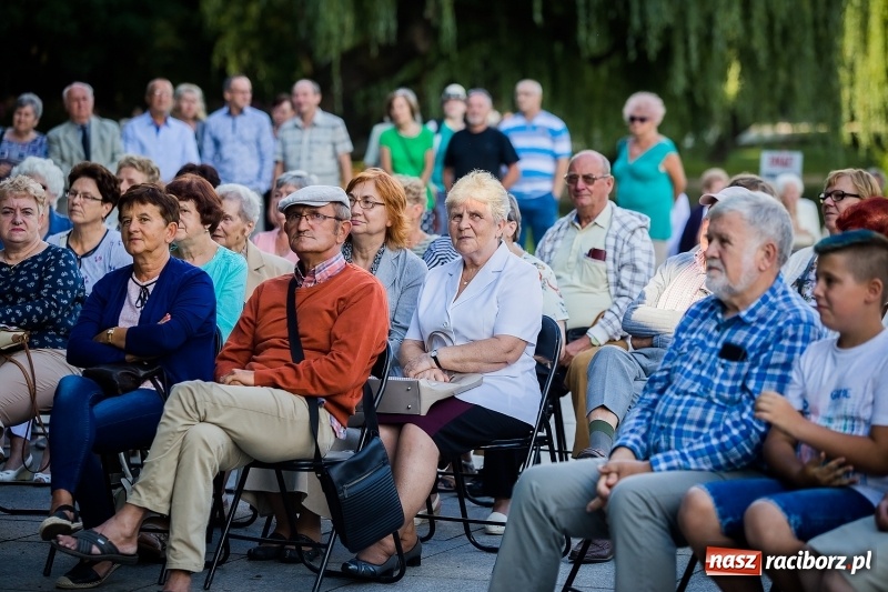 Zdjęcie w galerii na portalu naszraciborz.pl: Ruszyły koncerty letnie w parku Roth wiadomości z regionu