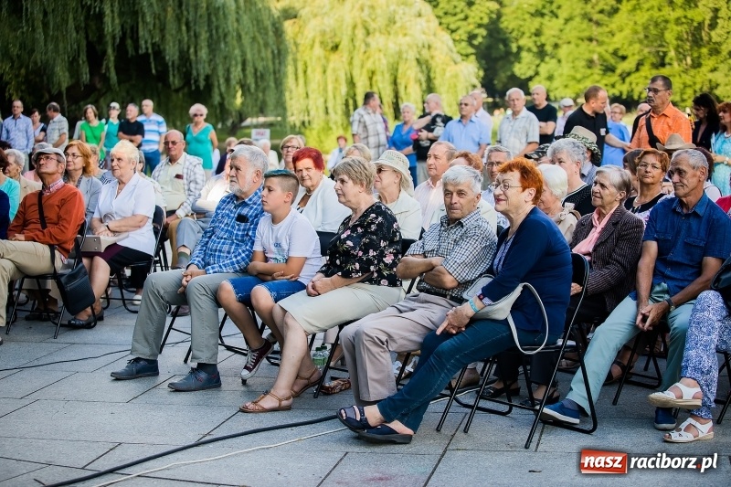 Zdjęcie w galerii na portalu naszraciborz.pl: Ruszyły koncerty letnie w parku Roth wiadomości z regionu