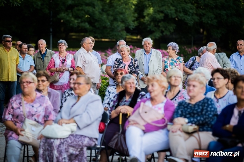 Zdjęcie w galerii na portalu naszraciborz.pl: Ruszyły koncerty letnie w parku Roth wiadomości z regionu