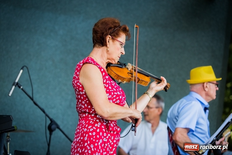 Zdjęcie w galerii na portalu naszraciborz.pl: Ruszyły koncerty letnie w parku Roth wiadomości z regionu