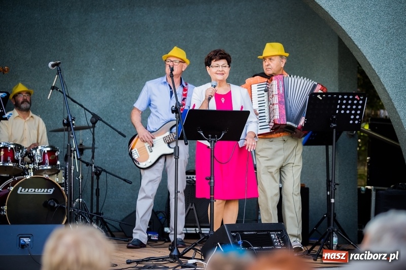Zdjęcie w galerii na portalu naszraciborz.pl: Ruszyły koncerty letnie w parku Roth wiadomości z regionu