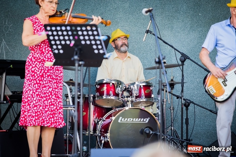 Zdjęcie w galerii na portalu naszraciborz.pl: Ruszyły koncerty letnie w parku Roth wiadomości z regionu