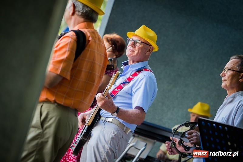 Zdjęcie w galerii na portalu naszraciborz.pl: Ruszyły koncerty letnie w parku Roth wiadomości z regionu