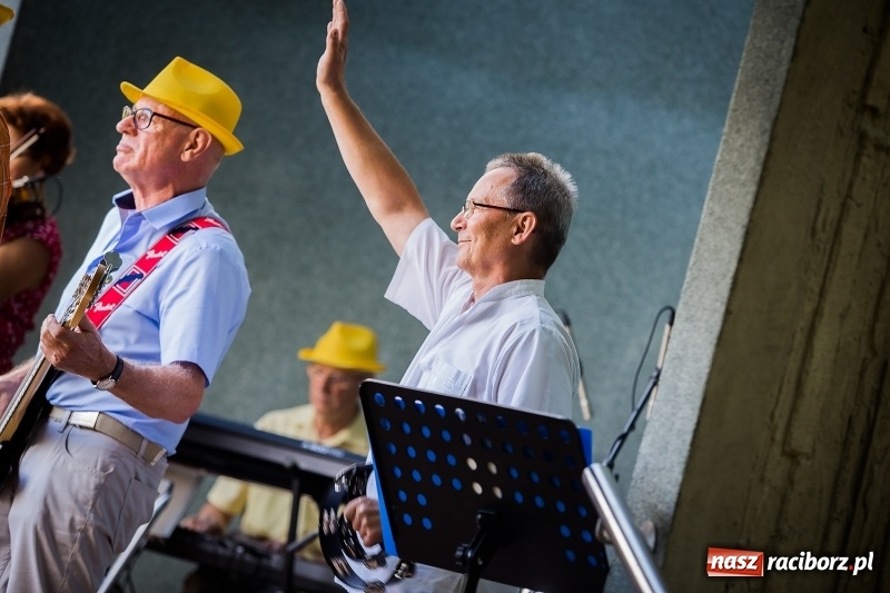 Zdjęcie w galerii na portalu naszraciborz.pl: Ruszyły koncerty letnie w parku Roth wiadomości z regionu