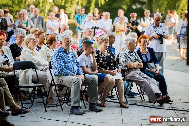 Zdjęcie w galerii na portalu naszraciborz.pl: Ruszyły koncerty letnie w parku Roth wiadomości z regionu