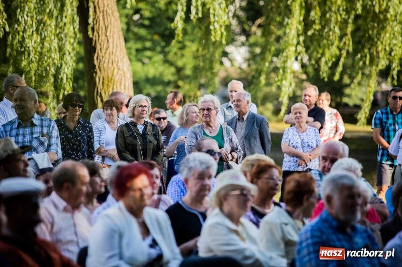 Zdjęcie w galerii na portalu naszraciborz.pl: Ruszyły koncerty letnie w parku Roth wiadomości z regionu