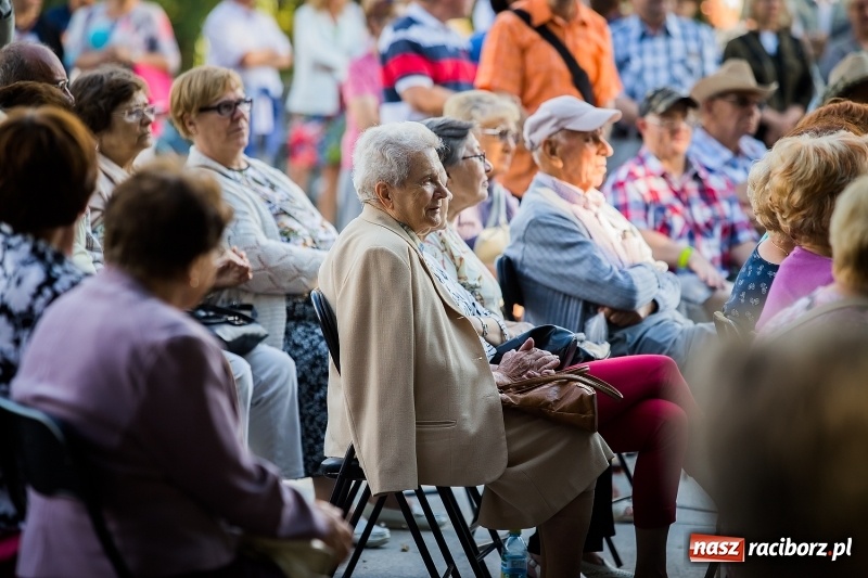 Zdjęcie w galerii na portalu naszraciborz.pl: Ruszyły koncerty letnie w parku Roth wiadomości z regionu