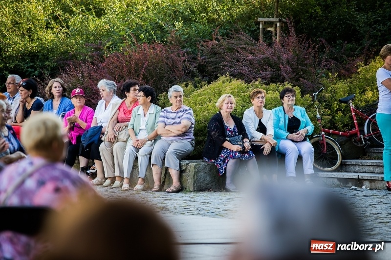 Zdjęcie w galerii na portalu naszraciborz.pl: Ruszyły koncerty letnie w parku Roth wiadomości z regionu