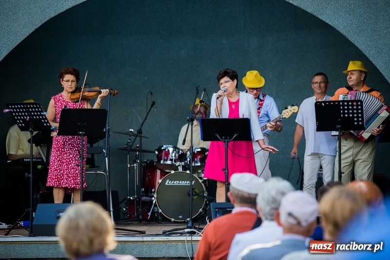 Zdjęcie w galerii na portalu naszraciborz.pl: Ruszyły koncerty letnie w parku Roth wiadomości z regionu