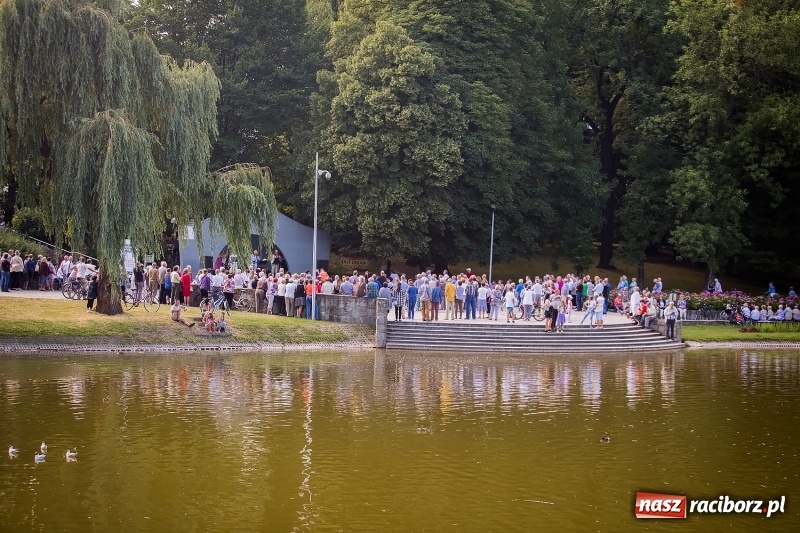 Zdjęcie w galerii na portalu naszraciborz.pl: Ruszyły koncerty letnie w parku Roth wiadomości z regionu