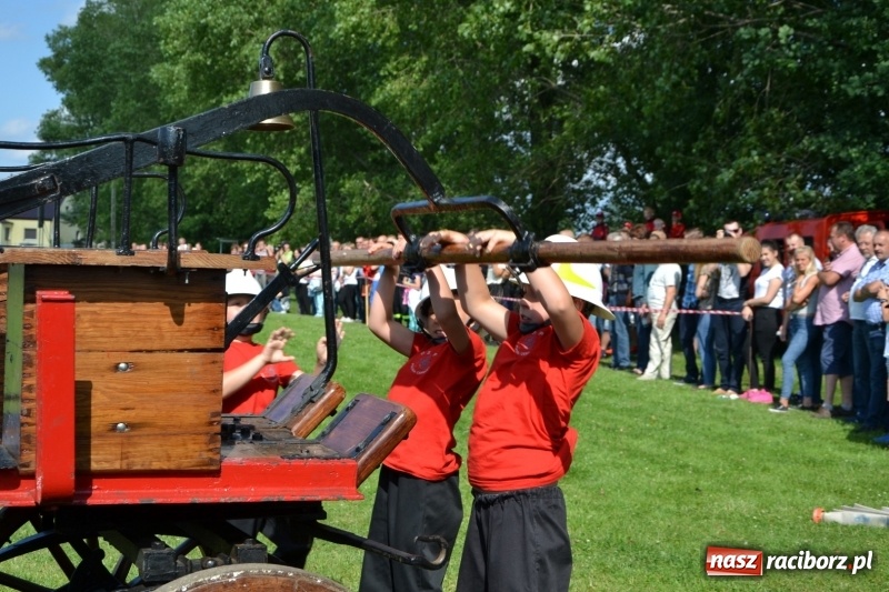 Zdjęcie w galerii na portalu naszraciborz.pl: Strażacki hat-trick Tworkowa. Pech gospodarzy z Bieńkowic  wiadomości z regionu