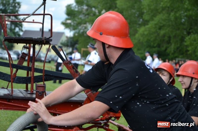 Zdjęcie w galerii na portalu naszraciborz.pl: Strażacki hat-trick Tworkowa. Pech gospodarzy z Bieńkowic  wiadomości z regionu