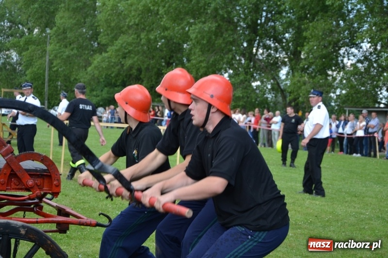 Zdjęcie w galerii na portalu naszraciborz.pl: Strażacki hat-trick Tworkowa. Pech gospodarzy z Bieńkowic  wiadomości z regionu