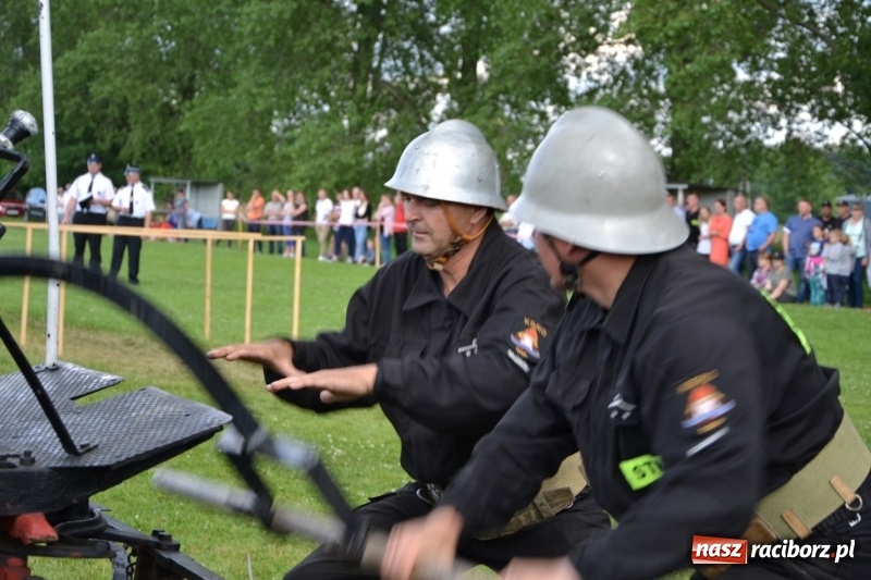 Zdjęcie w galerii na portalu naszraciborz.pl: Strażacki hat-trick Tworkowa. Pech gospodarzy z Bieńkowic  wiadomości z regionu