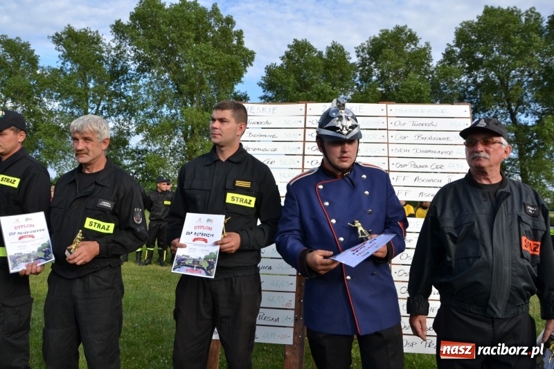 Zdjęcie w galerii na portalu naszraciborz.pl: Strażacki hat-trick Tworkowa. Pech gospodarzy z Bieńkowic  wiadomości z regionu