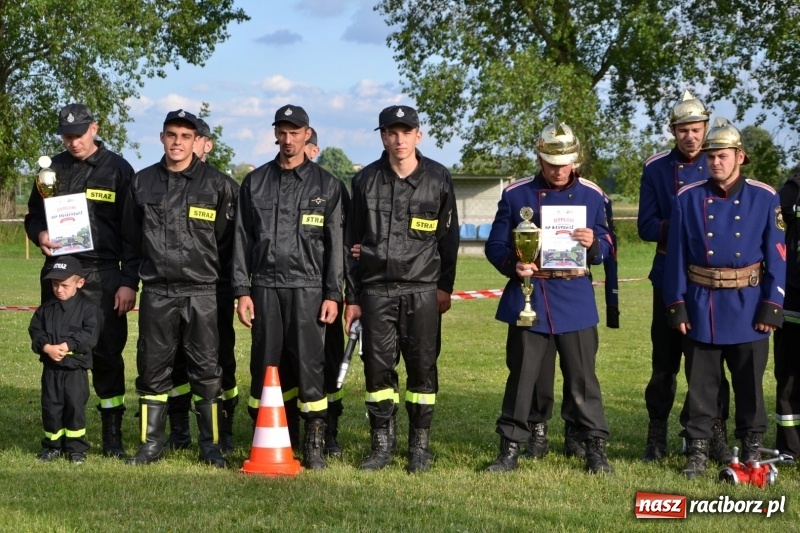 Zdjęcie w galerii na portalu naszraciborz.pl: Strażacki hat-trick Tworkowa. Pech gospodarzy z Bieńkowic  wiadomości z regionu