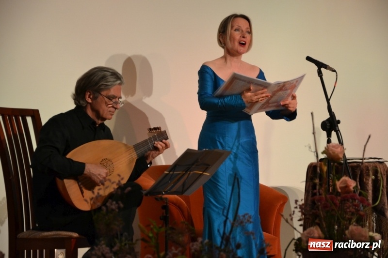 Zdjęcie w galerii na portalu naszraciborz.pl: O miłości... czyli Williama Szekspira muzyczny bankiet na Zamku Piastowskim  wiadomości z regionu