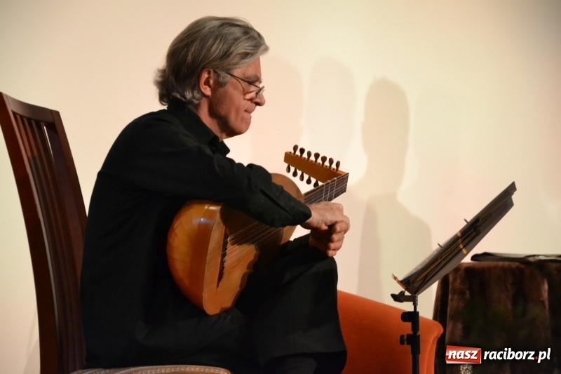 Zdjęcie w galerii na portalu naszraciborz.pl: O miłości... czyli Williama Szekspira muzyczny bankiet na Zamku Piastowskim  wiadomości z regionu