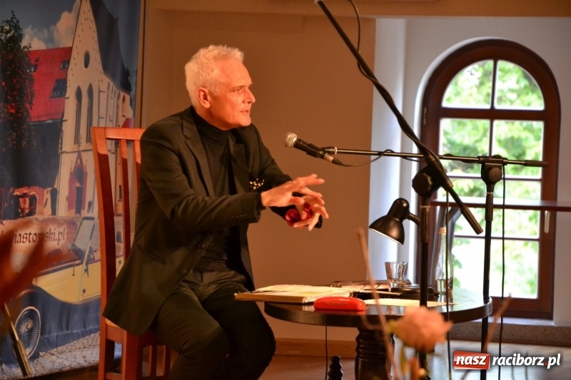 Zdjęcie w galerii na portalu naszraciborz.pl: O miłości... czyli Williama Szekspira muzyczny bankiet na Zamku Piastowskim  wiadomości z regionu