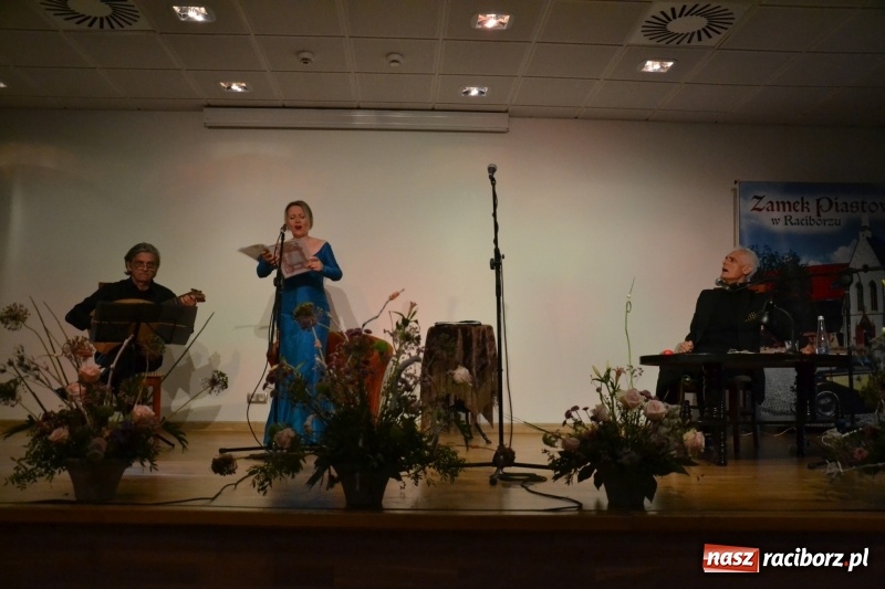 Zdjęcie w galerii na portalu naszraciborz.pl: O miłości... czyli Williama Szekspira muzyczny bankiet na Zamku Piastowskim  wiadomości z regionu