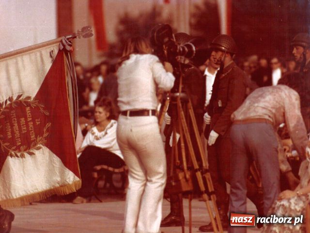 Zdjęcie w galerii na portalu naszraciborz.pl: Matka Polka z trojgiem dzieci? wiadomości z regionu