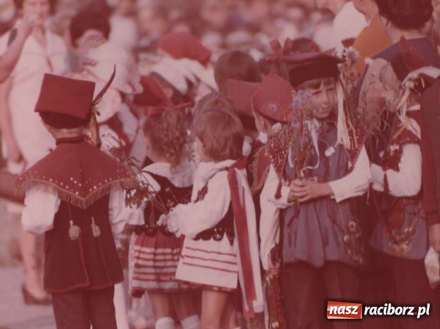 Zdjęcie w galerii na portalu naszraciborz.pl: Matka Polka z trojgiem dzieci? wiadomości z regionu