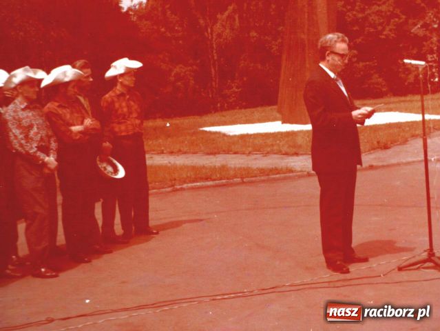 Zdjęcie w galerii na portalu naszraciborz.pl: Matka Polka z trojgiem dzieci? wiadomości z regionu