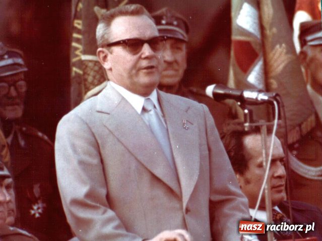 Zdjęcie w galerii na portalu naszraciborz.pl: Matka Polka z trojgiem dzieci? wiadomości z regionu