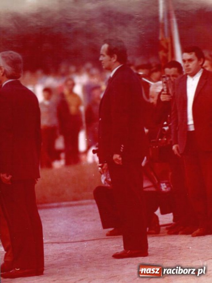 Zdjęcie w galerii na portalu naszraciborz.pl: Matka Polka z trojgiem dzieci? wiadomości z regionu