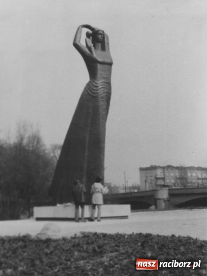 Zdjęcie w galerii na portalu naszraciborz.pl: Matka Polka z trojgiem dzieci? wiadomości z regionu