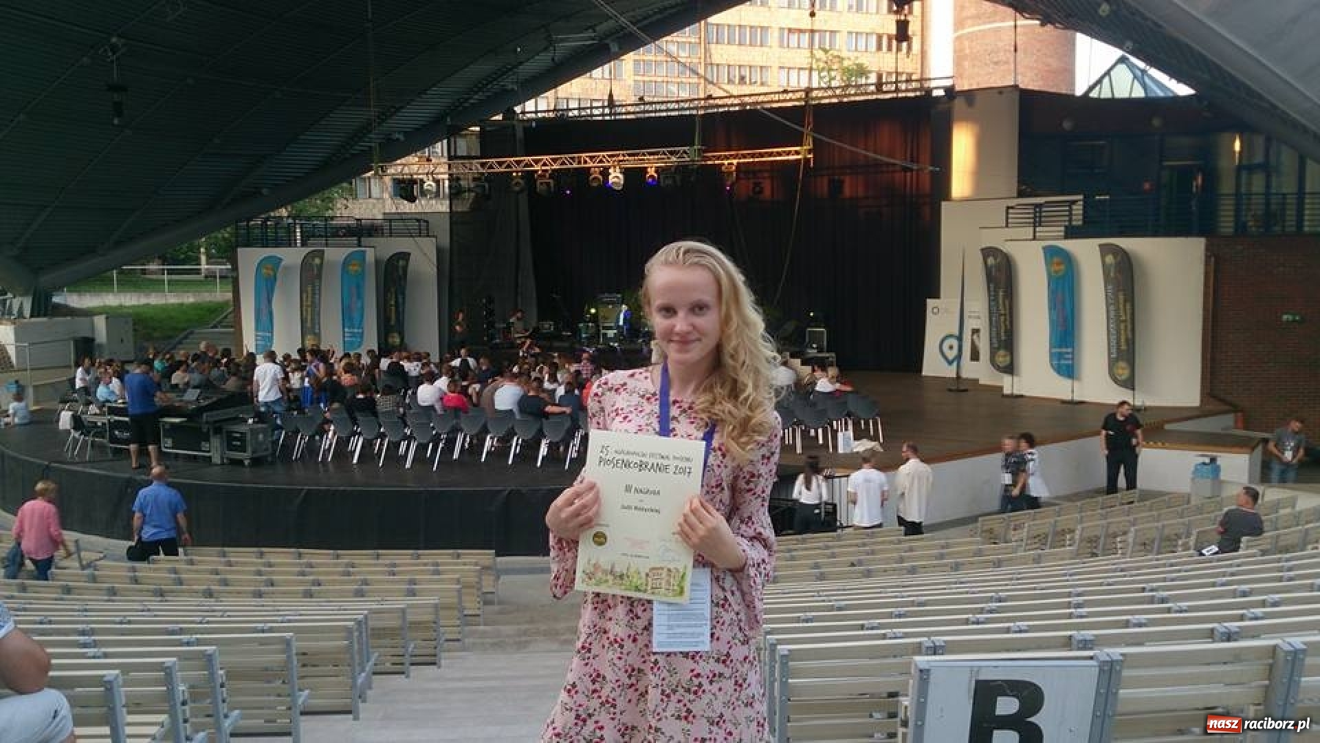 Zdjęcie w galerii na portalu naszraciborz.pl: Julia Różycka laureatką Ogólnopolskiego Festiwalu Piosenki w Opolu  wiadomości z regionu