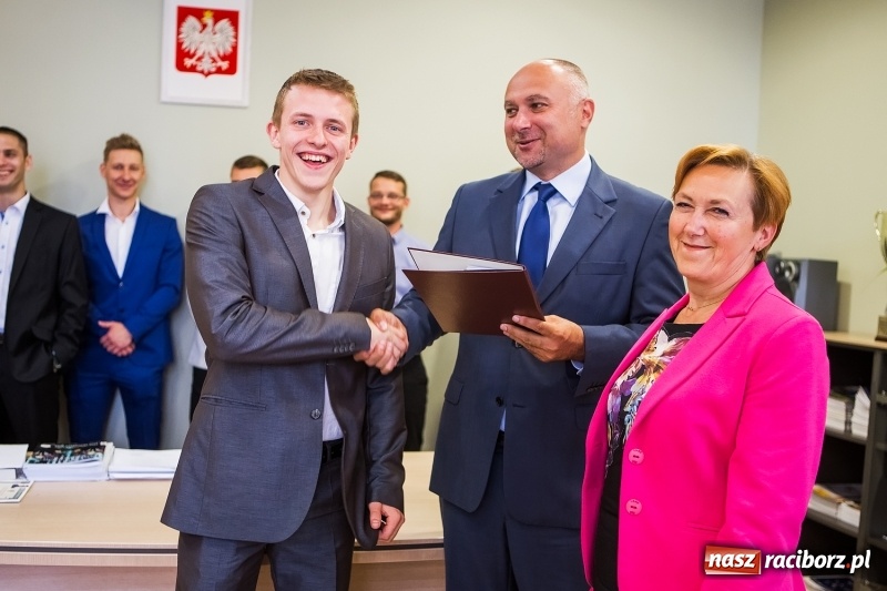 Zdjęcie w galerii na portalu naszraciborz.pl: Absolwenci kierunku wychowanie fizyczne raciborskiej PWSZ odebrali dyplomy  wiadomości z regionu