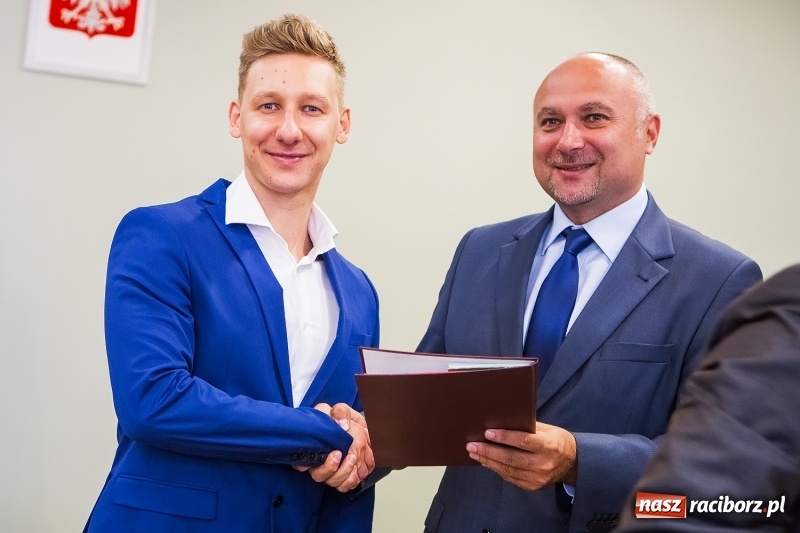 Zdjęcie w galerii na portalu naszraciborz.pl: Absolwenci kierunku wychowanie fizyczne raciborskiej PWSZ odebrali dyplomy  wiadomości z regionu