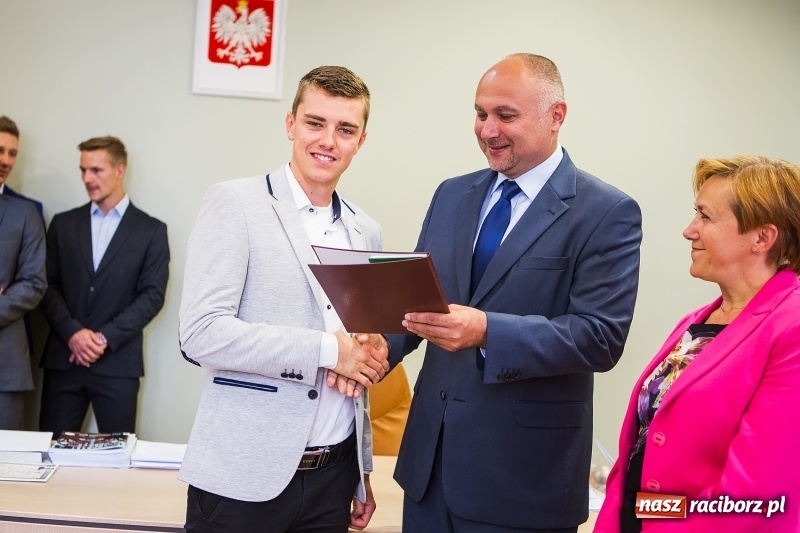 Zdjęcie w galerii na portalu naszraciborz.pl: Absolwenci kierunku wychowanie fizyczne raciborskiej PWSZ odebrali dyplomy  wiadomości z regionu