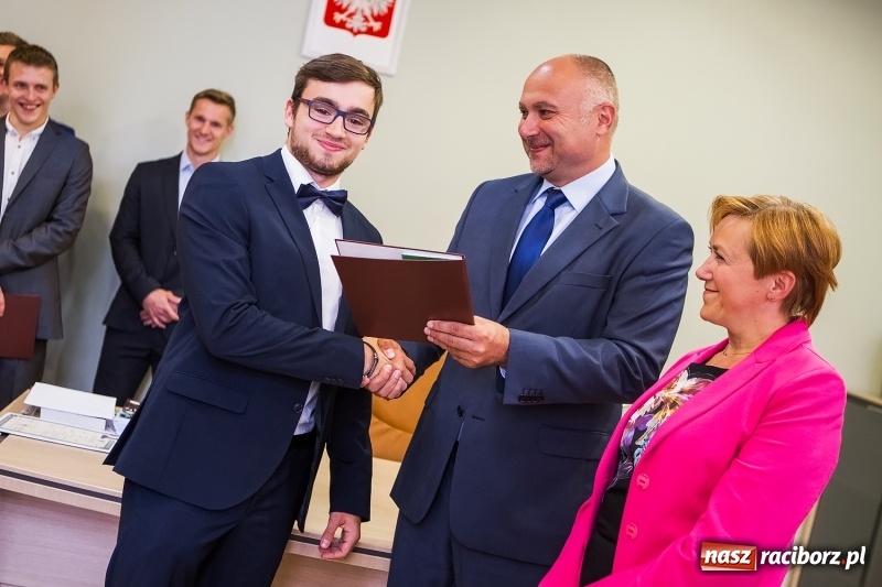 Zdjęcie w galerii na portalu naszraciborz.pl: Absolwenci kierunku wychowanie fizyczne raciborskiej PWSZ odebrali dyplomy  wiadomości z regionu