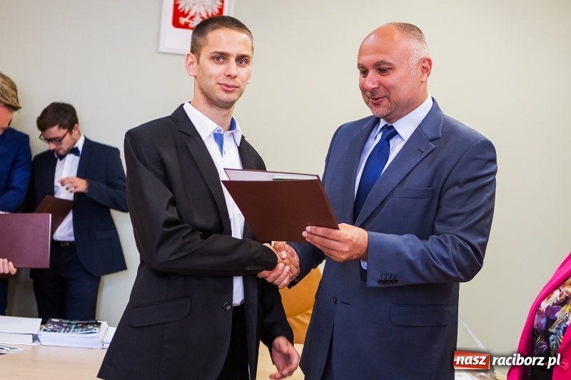 Zdjęcie w galerii na portalu naszraciborz.pl: Absolwenci kierunku wychowanie fizyczne raciborskiej PWSZ odebrali dyplomy  wiadomości z regionu