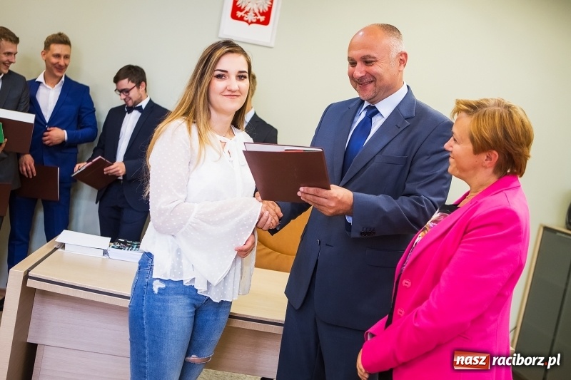 Zdjęcie w galerii na portalu naszraciborz.pl: Absolwenci kierunku wychowanie fizyczne raciborskiej PWSZ odebrali dyplomy  wiadomości z regionu