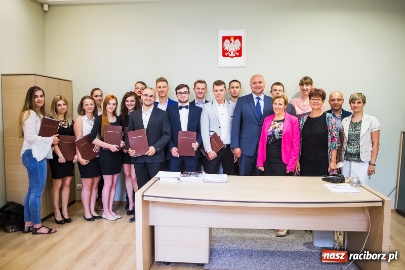 Zdjęcie w galerii na portalu naszraciborz.pl: Absolwenci kierunku wychowanie fizyczne raciborskiej PWSZ odebrali dyplomy  wiadomości z regionu