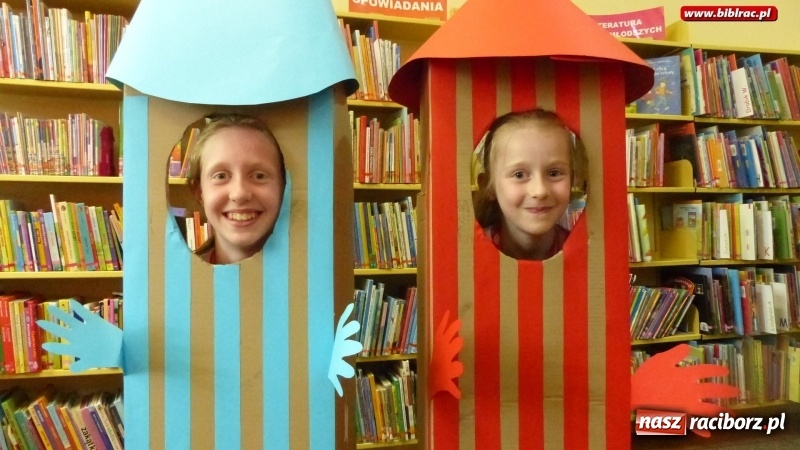 Zdjęcie w galerii na portalu naszraciborz.pl: Lato z biblioteką: młodzi amatorzy sztuk plastycznych obchodzili Dzień Kredki  wiadomości z regionu