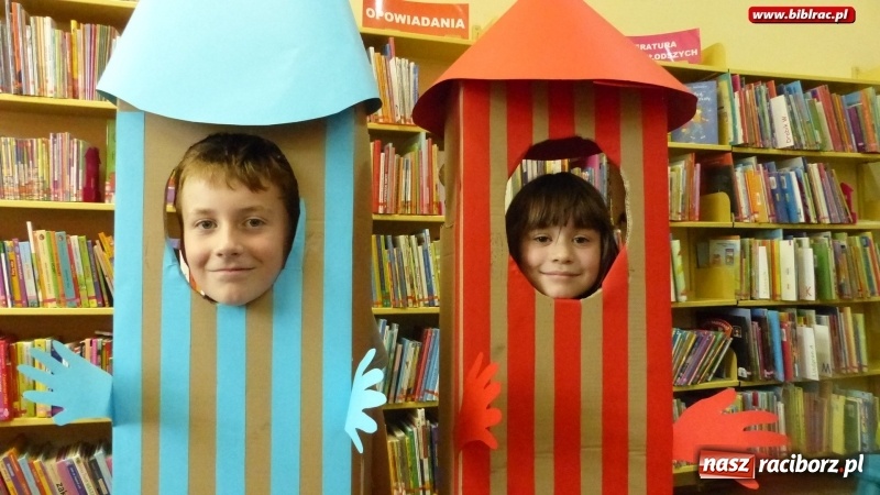 Zdjęcie w galerii na portalu naszraciborz.pl: Lato z biblioteką: młodzi amatorzy sztuk plastycznych obchodzili Dzień Kredki  wiadomości z regionu